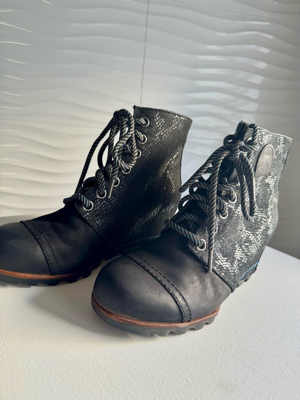 Sorel 1964 premium waterproof snake print black Lace-Up Wedge Ankle Boots - Picture 4 of 9